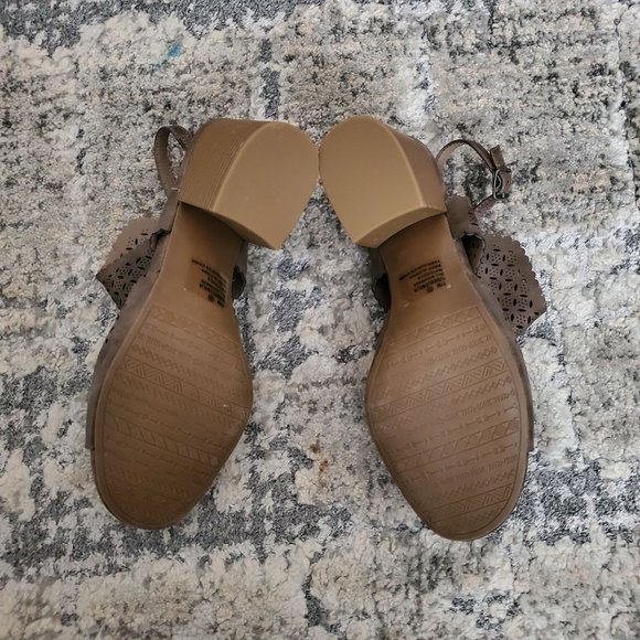 Maurices Women's Emilia Perforated Cutout Block Heel Sandals Taupe Brown Sz 11M - Picture 12 of 12